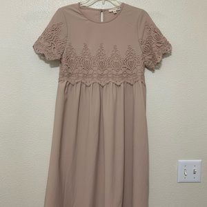 ✨New Hurst Clothing Tan Lace Dress